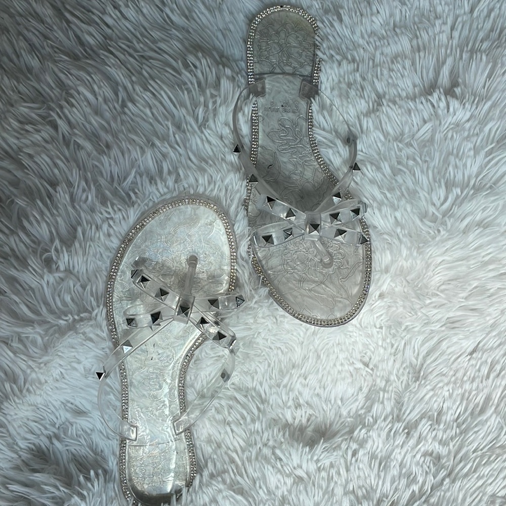 Bow tie flip flops